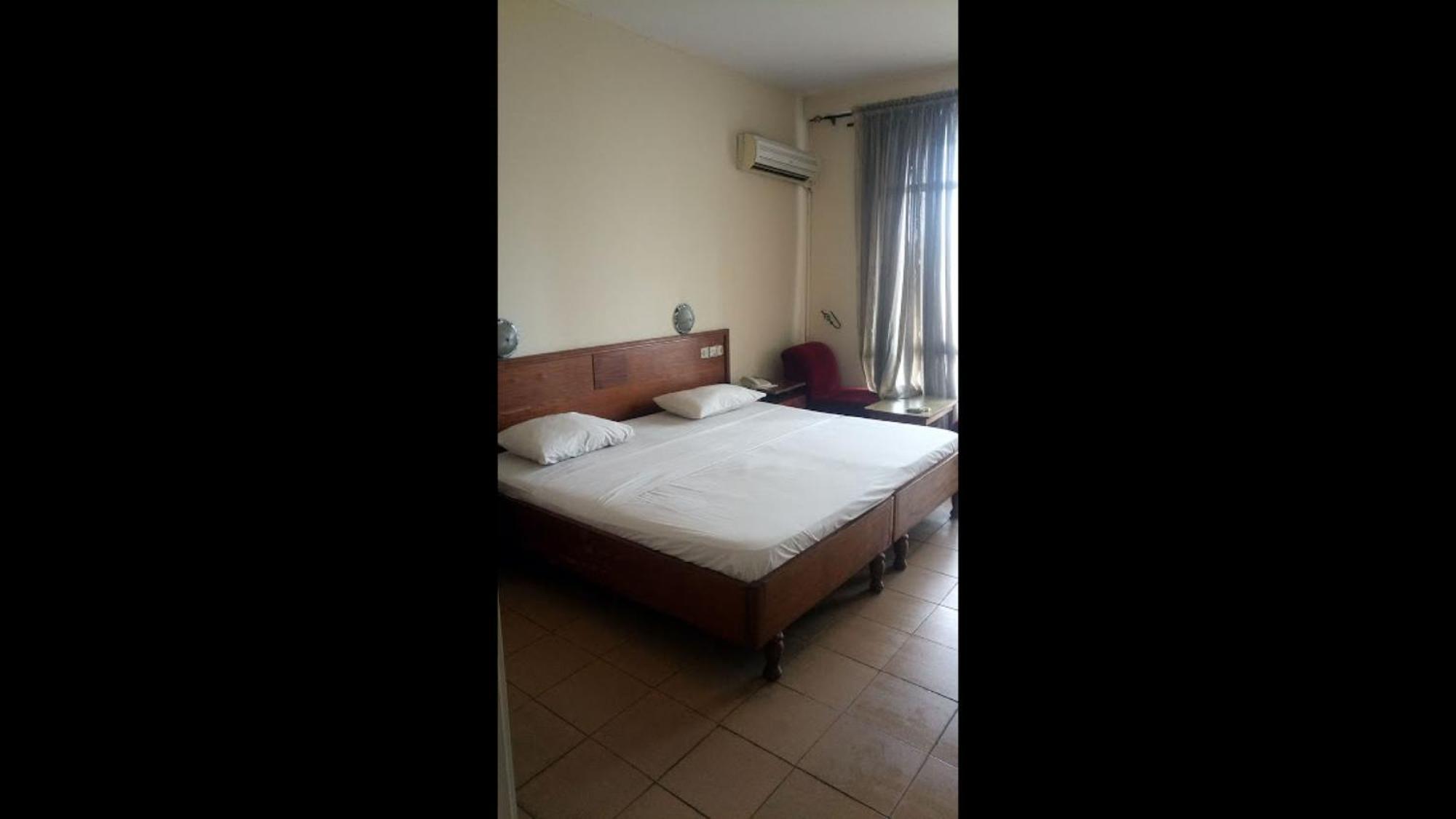 Room In Lodge - Premier Hotel-إبادان المظهر الخارجي الصورة