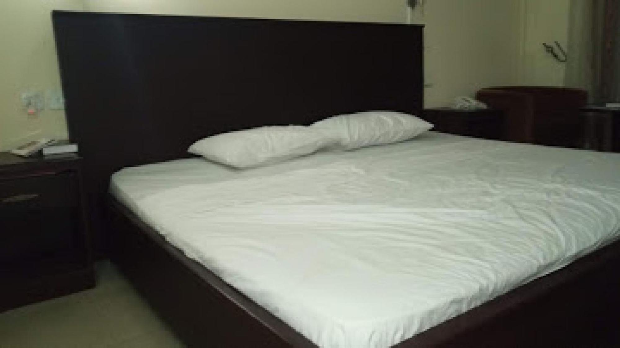 Room In Lodge - Premier Hotel-إبادان المظهر الخارجي الصورة